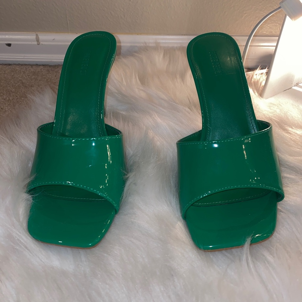 Heels - Picture 3 of 4